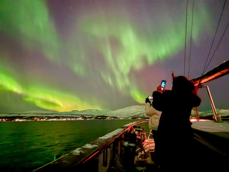 Aurora Hot Tub Cruise